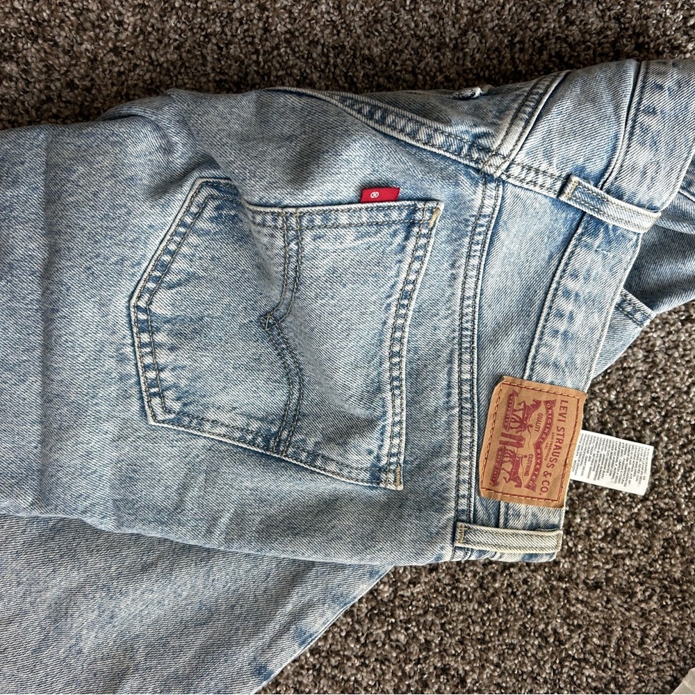 Levi's Light Wash Denim Jeans